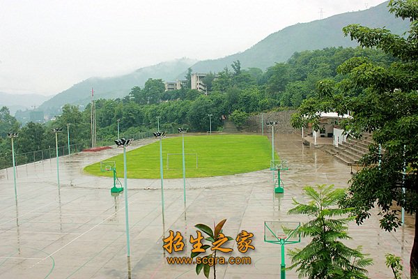 學(xué)校操場