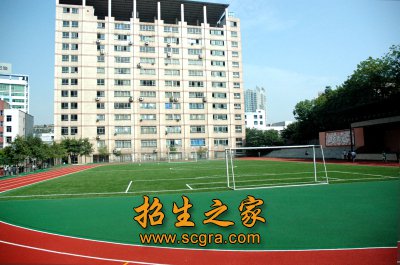 學(xué)校操場(chǎng)