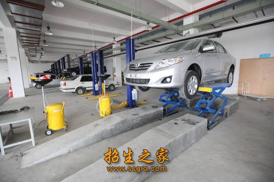 汽車(chē)實(shí)訓(xùn)室