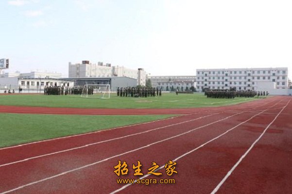 學(xué)校操場(chǎng)