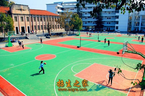 學(xué)校操場(chǎng)