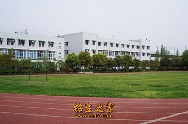 學(xué)校操場(chǎng)