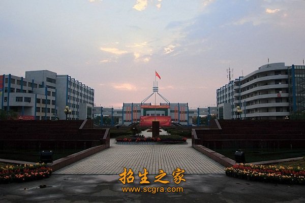 校園廣場(chǎng)