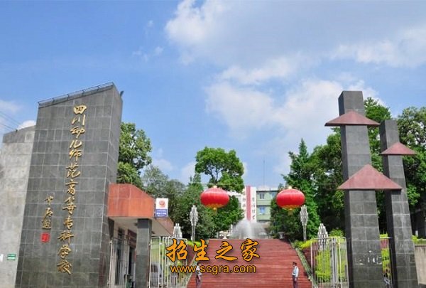學(xué)校大門