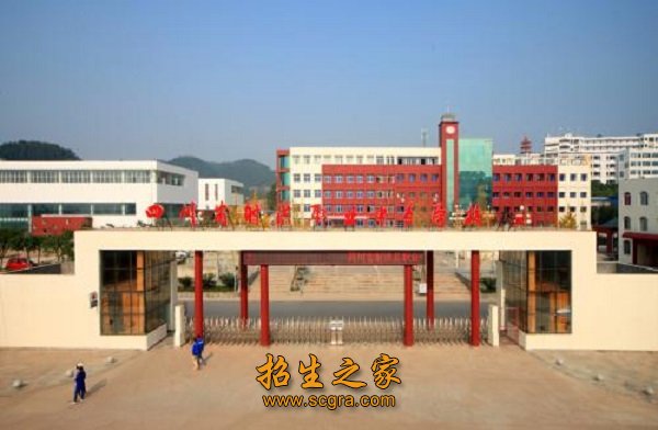 學(xué)校門口