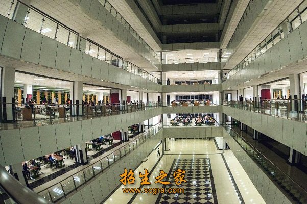 圖書館內