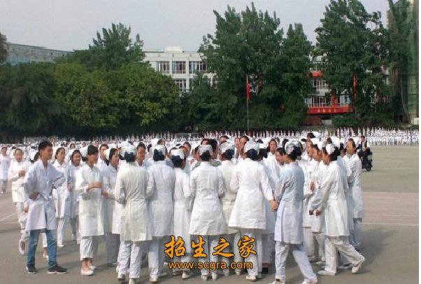 成都華大醫(yī)藥衛(wèi)生學(xué)校2018年招生計劃和收費(fèi)標(biāo)準(zhǔn)是怎樣的