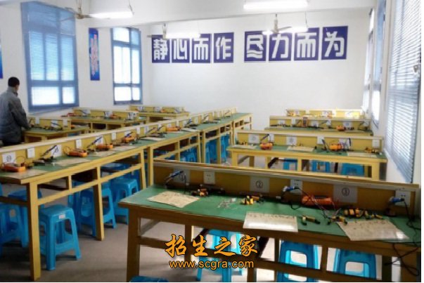 內(nèi)江市泰來(lái)職業(yè)學(xué)校的報(bào)名條件有什么助學(xué)政策