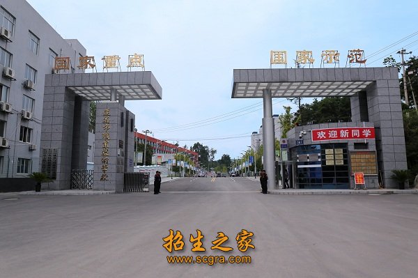 學校大門