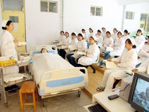如何選擇一個比較好的專業(yè)衛(wèi)校？