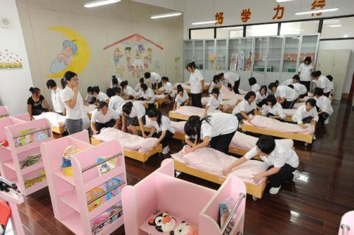 重慶學(xué)前教育專業(yè)可以考公務(wù)員嗎？老師解答