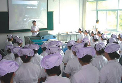 2020年重慶市衛(wèi)生技工學校護士就業(yè)前景如何