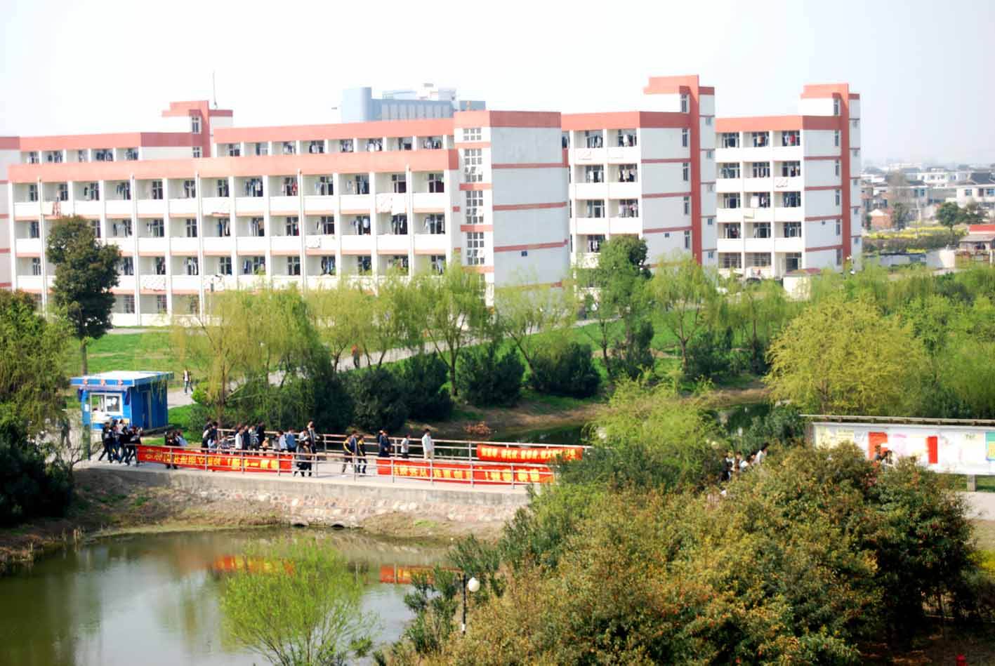 四川托普計算機職業(yè)學(xué)校的校園環(huán)境怎么樣