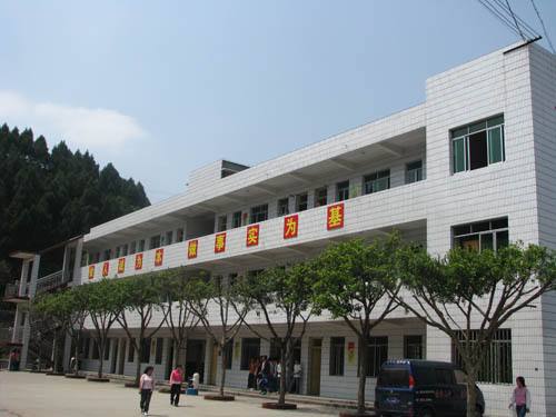 三臺(tái)縣樂安職業(yè)高級(jí)中學(xué)的校園環(huán)境怎么樣