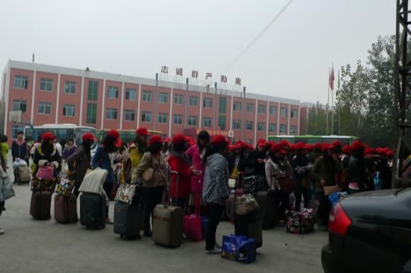 成都華夏旅游商務(wù)學(xué)校是所什么樣的學(xué)校？學(xué)校的環(huán)境好不好？