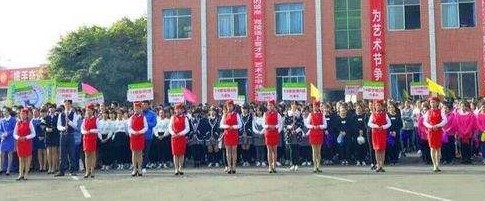 成都華夏旅游商務(wù)學(xué)校是所什么樣的學(xué)校？學(xué)校的環(huán)境好不好？