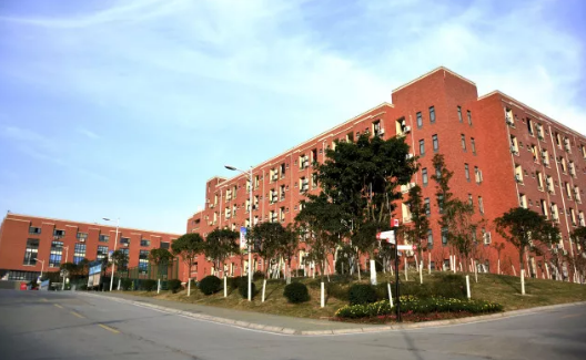 成都五月花高級技工學(xué)校怎么樣？學(xué)校的環(huán)境好嗎？
