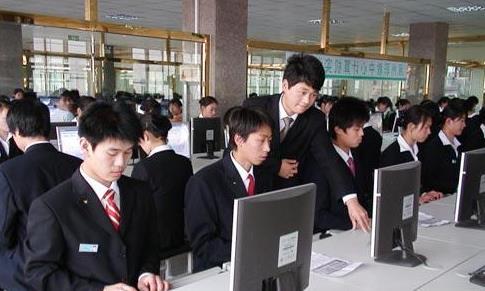 四川男生讀電子商務專業(yè)去哪比較好
