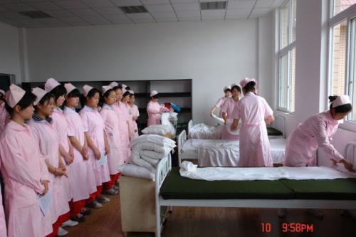 重慶護(hù)理學(xué)校里的專業(yè)是不是文科呢,重慶大專衛(wèi)校