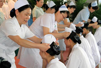 重慶公立衛(wèi)校提醒同學(xué)們職場(chǎng)里的護(hù)士應(yīng)該注意哪些形象
