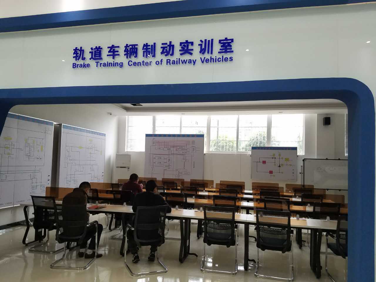 貴陽高鐵學(xué)校畢業(yè)是否分配就業(yè)？