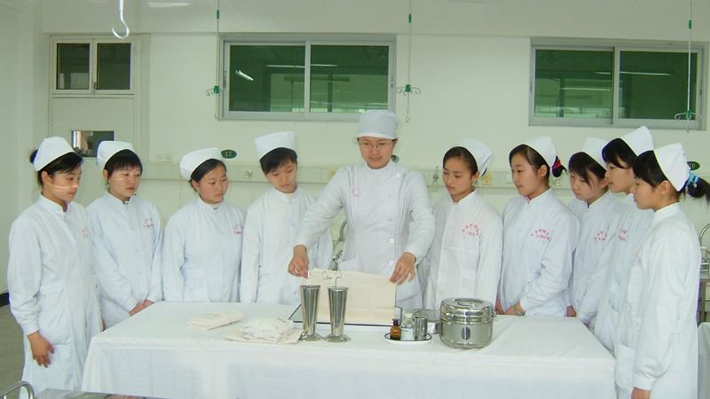 在成都衛(wèi)生學(xué)校學(xué)醫(yī)學(xué)影像要學(xué)些什么?