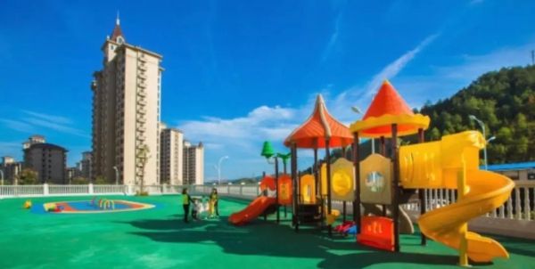 重慶幼兒師范學校的學費貴不貴？
