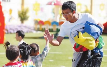 成都幼師學(xué)校招收教師有性別要求嗎？