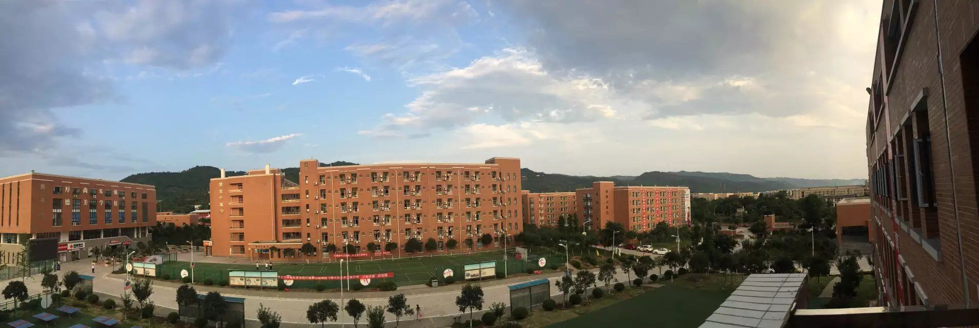 重慶鐵路工程學(xué)校給學(xué)生提供了哪些保障呢?